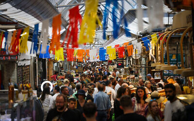 People shop at the Mahane Yehuda Market in central Jerusalem on July 7, 2023 (Chaim Goldberg/Flash90)
