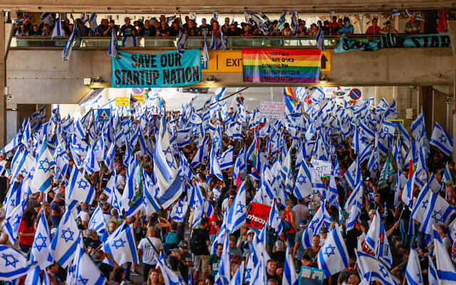 Anti-overhaul demonstrators rally at Ben Gurion Airport, July 11, 2023. (Chaim Goldberg/Flash90)