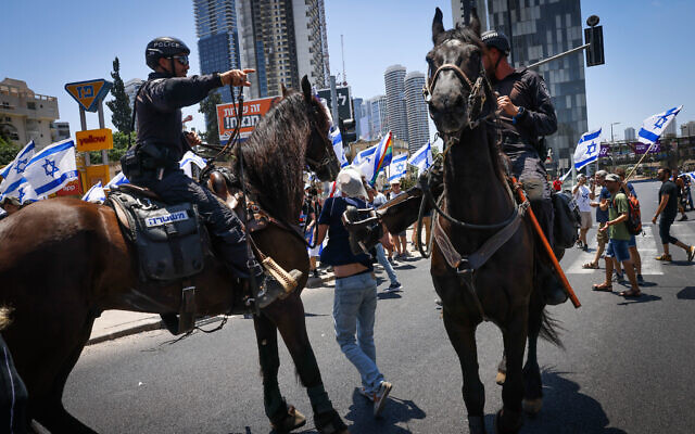 Police clear protesters from the road during a protest against the government's judicial overhaul plans in Ramat Gan, July 18, 2023. (Chaim Goldberg/Flash90)