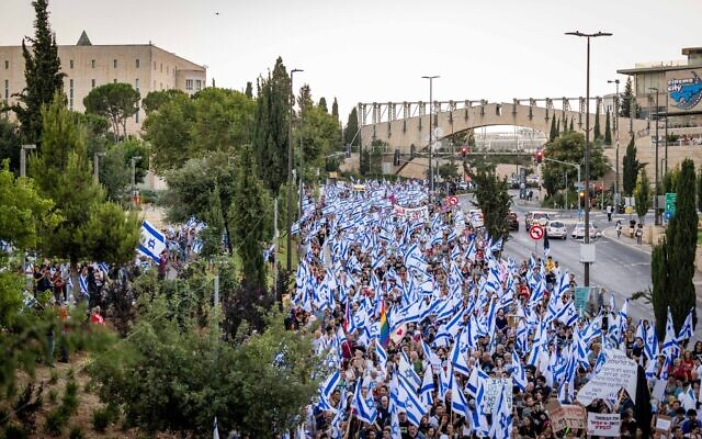 Anti-overhaul protesters outside the Supreme Court in Jerusalem on July 18, 2023. (Yonatan Sindel/Flash90)