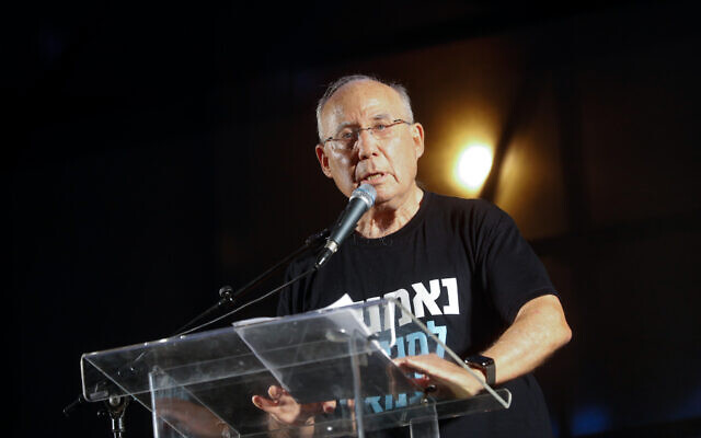 Jacob Frenkel, former governor of the Bank of Israel, speaks during a protest against the government's judicial overhaul, in Tel Aviv, on July 29, 2023. (Miriam Alster/Flash90)