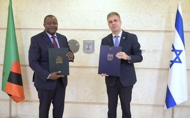 Foreign Minister Eli Cohen (right) meets with his Zambian counterpart, Stanley Kakubo at the Foreign Ministry in Jerusalem on July 31, 2023. (Avi Hayun/Foreign Ministry)