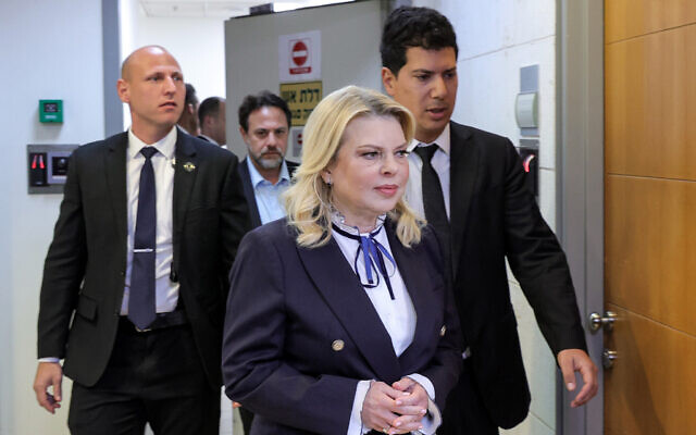 Sara Netanyahu (front) arrives for a hearing with her husband (unseen) at the Rishon Lezion Magistrate's Court on January 23, 2023. (Abir Sultan/Pool/AFP)