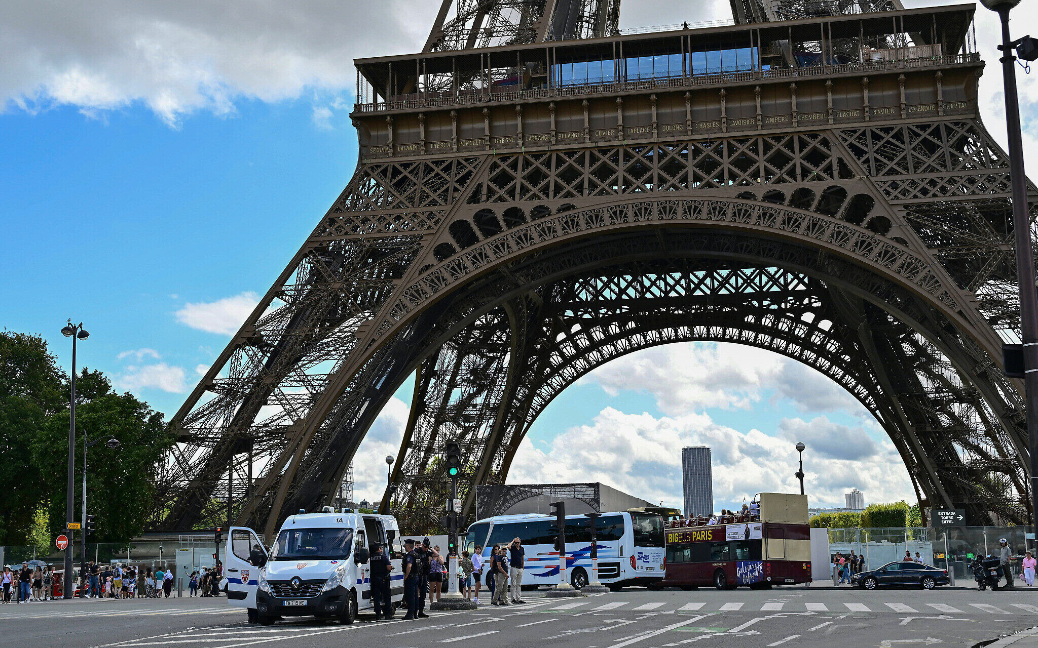 False alarm' prompts brief Eiffel Tower evacuation; bomb squads search site  | The Times of Israel