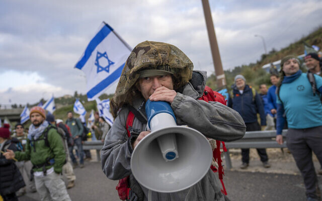 File: Israeli military reservists protest against the plans by Prime Minister Benjamin Netanyahu's government to overhaul the judicial system, on a freeway from Tel Aviv to Jerusalem, on Feb. 9, 2023. (AP Photo/Ohad Zwigenberg, File)