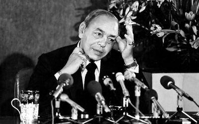 King Hassan II of Morocco answers questions during a news conference in Washington, DC, October 23, 1982.  (Charles Tasnadi/AP)