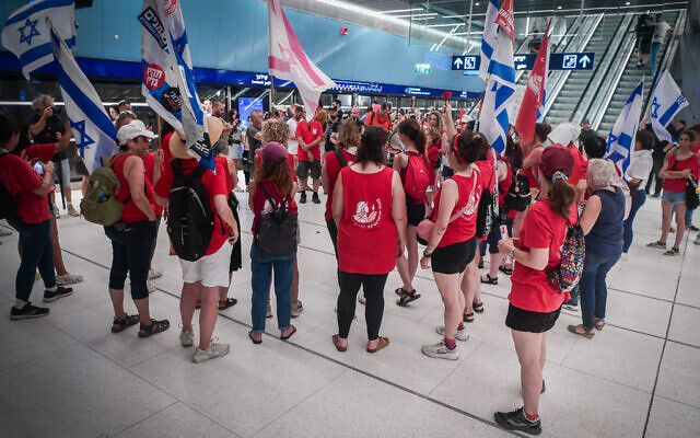 Women protest against the decision to not operate the Tel Aviv Light Rail on Shabbat, at Carlebach station in Tel Aviv, August 18, 2023. (Avshalom Sassoni/Flash90)