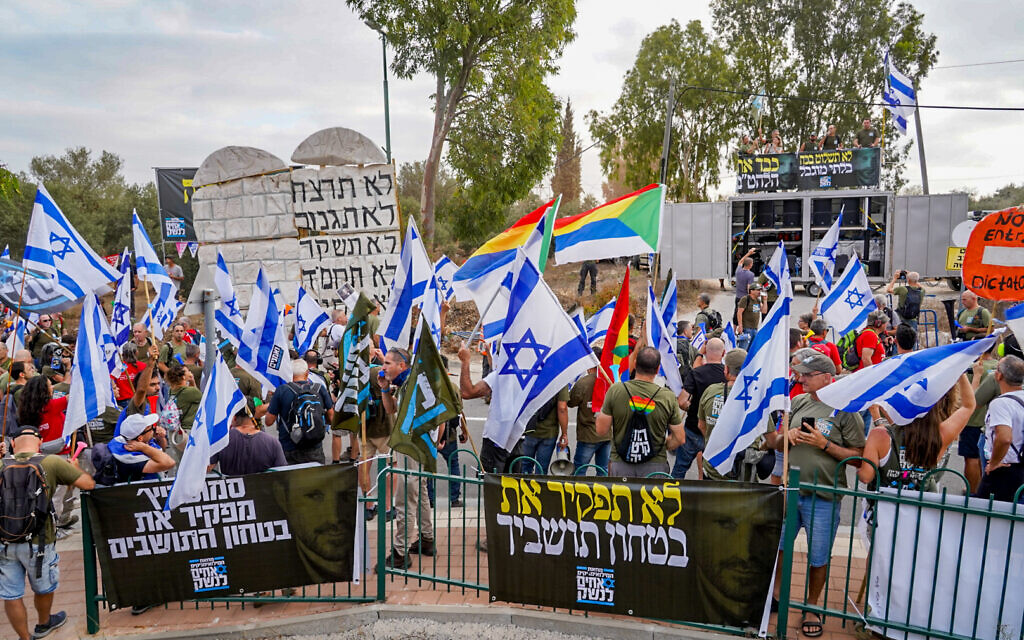 'Don't be a racist': Hundreds protest at West Bank home of Finance Minister Smotrich - Vimarsana News