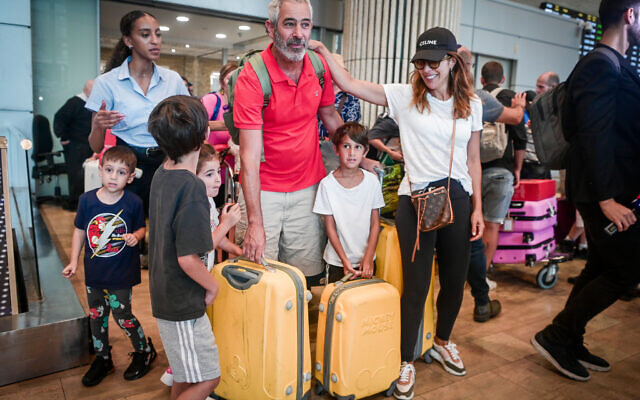 Israeli passengers who were on flight home from the Seychelles that made an emergency landing in Saudi Arabia, seen after their arrival on a replacement plane at Ben Gurion International Airport, August 29, 2023. (Avshalom Sassoni/Flash90)