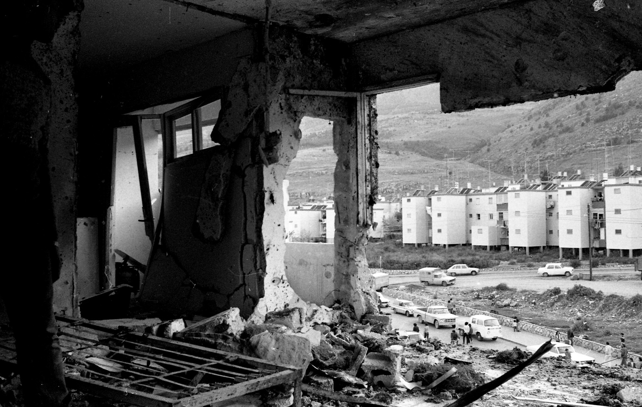 A view from the building at 15 Yehuda Halevi Street in Kiryat Shmona after the terrorists were killed, April 11, 1974. (Dan Hadani/IPPA/National Library of Israel)