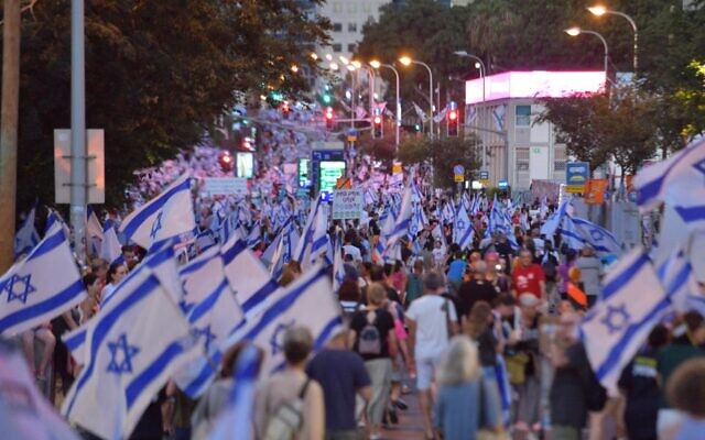 Anti-overhaul protesters march on Tel Aviv's Kaplan Street, August 5, 2023. (Michel Braunstein)