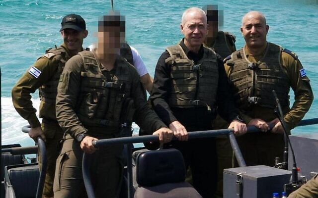 Defense Minister Yoav Gallant (C) Admiral of the Navy, Vice Adm. David Sa'ar Salama (R) at the Shayetet 13 base on August 16, 2023 (Ariel Hermoni/Defense Ministry)
