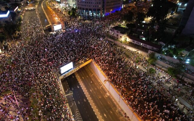 Israelis protest against the government's judicial overhaul legislation in Tel Aviv, August 19, 2023. (Gilad Furst)