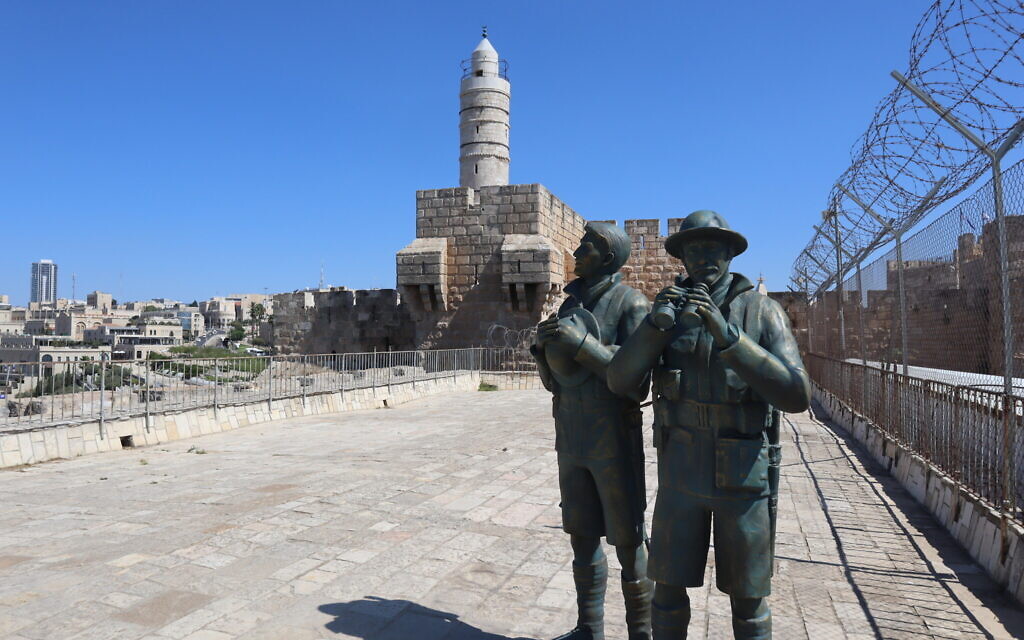 Figures of guards from the British Mandate on the Jerusalem Ramparts. (Shmuel Bar-Am)
