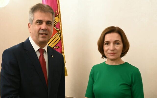 Foreign Minister Eli Cohen and Moldova's President Maia Sandu in Chișinău, August 8, 2023. (Courtesy)