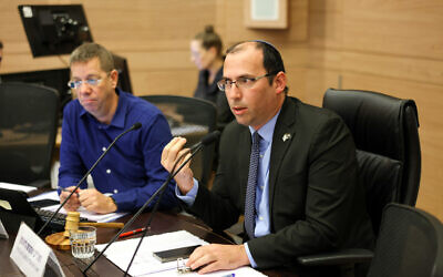 MK Simcha Rothman leads a hearing of the Knesset's Constitution, Law, and Justice Committee, September 20, 2023 (Noam Moskowitz / Knesset Spokesperson's Office)