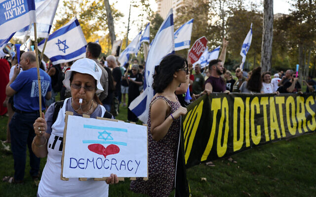 Protesters deploy a banner during a demonstration in front of the Agron Site of the Jerusalem Embassy, as Prime Minister Benjamin Netanyahu is in New York to meet President Joe Biden, on September 20, 2023. (Menahem KAHANA / AFP)