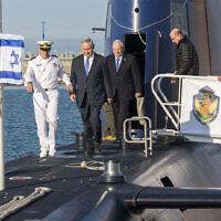 File: Prime Minister Benjamin Netanyahu (2nd L), then-president Reuven Rivlin (3rd L), and then-defence minister Moshe Yaalon (2nd R) attend a ceremony for the arrival of the German-made INS Rahav, the fifth Israeli Navy submarine, at the military port of Haifa on January 12, 2016. (JACK GUEZ / AFP)