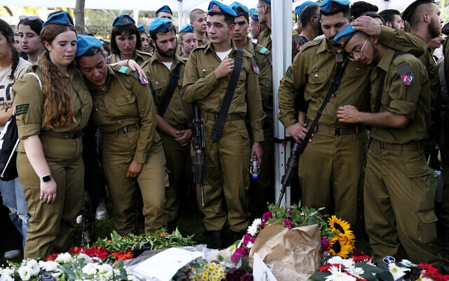 Israeli soldiers mourn during the funeral of Staff Sgt. Maksym Molchanov in Kiryat Shaul military cemetery in Tel Aviv, Israel, September 5, 2023. (AP Photo/Ariel Schalit)