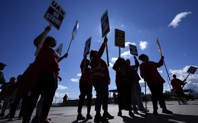 United Auto Workers members walk the picket line at the Ford Michigan Assembly Plant in Wayne, Mich., Monday, September 18, 2023. (AP Photo/Paul Sancya, File)