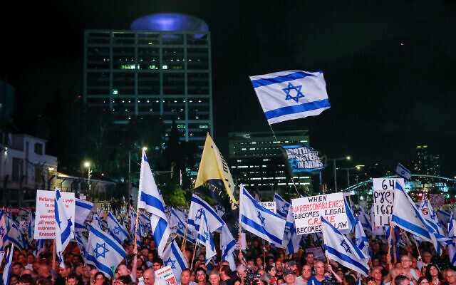Protesters against the government's judicial overhaul, in Tel Aviv on September 9, 2023. (Avshalom Sassoni/Flash90)