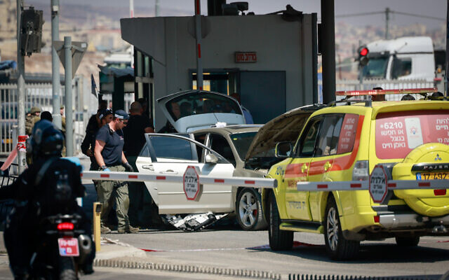 The scene of a suspected car-ramming attack at the Qalandiya Crossing near Jerusalem, September 21, 2023. (Chaim Goldberg/FLASH90)