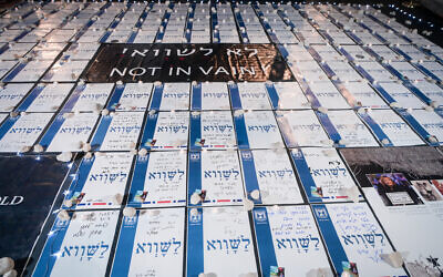 Anti-judicial overhaul activists set up a makeshift memorial for soldiers fallen in the Yom Kippur War, in Tel Aviv, on September 23, 2023. (Avshalom Sassoni/Flash90)