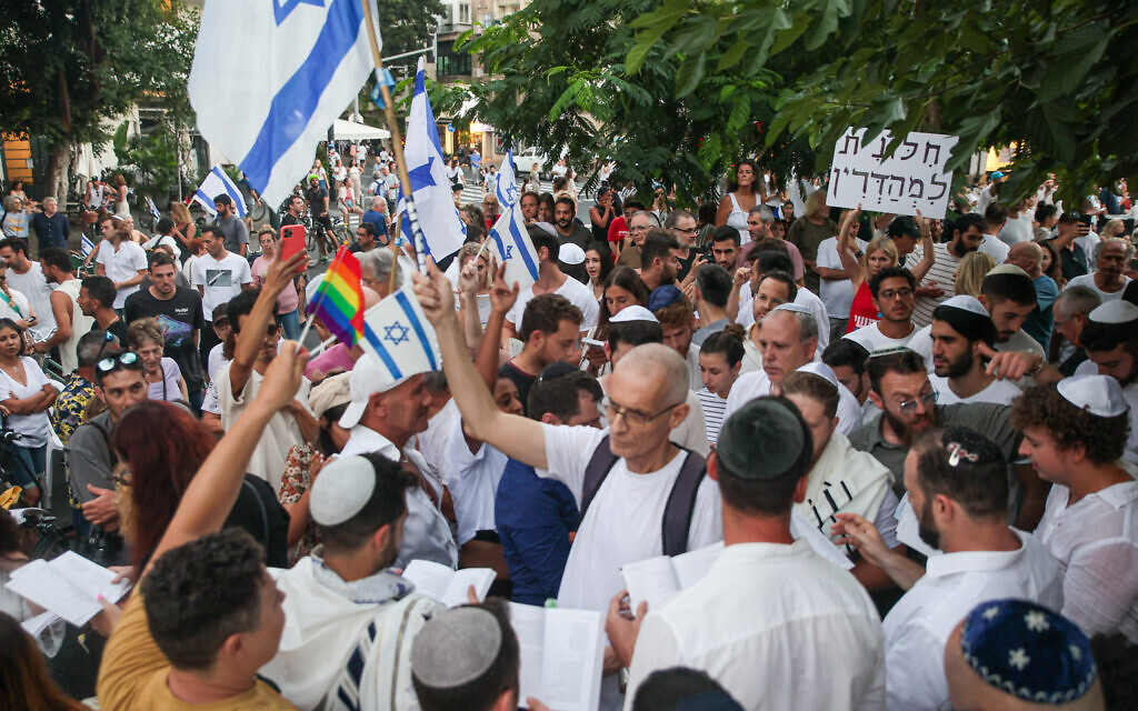 Activists protest against gender segregation in the public space during a public prayer event in Dizengoff Square in Tel Aviv, on Yom Kippur, the Day of Atonement, September 25, 2023. (Itai Ron/ Flash90)