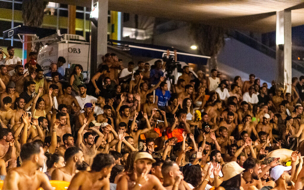 The audience at the Final Four footvolley game on August 5, 2023, at Frishman Beach, Tel Aviv. (Chaim Weingarten)
