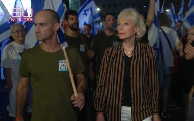 60 Minutes' Lesley Stahl at a demonstration against the coalition's judicial overhaul legislation, in a clip from an episode set to air September 17, 2023. (CBS screenshot: used in accordance with Clause 27a of the Copyright Law)