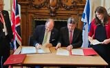 Israel’s Innovation, Science and Technology Minister Ofir Akunis (right) and his British counterpart George Freeman sign a collaboration agreement in the areas of science, innovation and technology, Sept. 20, 2023. (Courtesy)