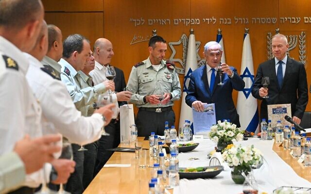 Defense Minister Yoav Gallant (right) Prime Minister Benjamin Netanyahu (center), IDF Chief of Staff Lt. Gen. Herzi Halevi (left) and members of the IDF General Staff forum attend a Jewish New Year's greeting at the military headquarters in Tel Aviv, September 14, 2023. (Kobi Gideon/GPO)