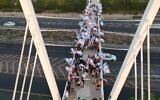 Protesters against Israel's judicial overhaul on a bridge near Even Yehuda in central Israel (Dov Gazit)