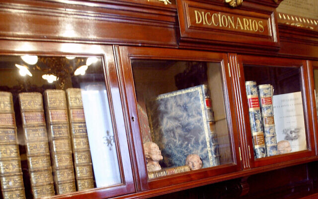 A showcase with antique dictionaries inside the directors' lounge at the Royal Spanish Academy (the Real Academia Espanola, RAE) in Madrid, 21 January 2004 (JAVIER SORIANO / AFP)