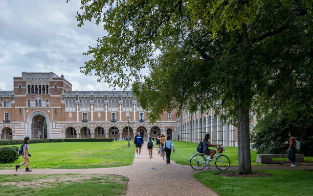 File: Students walk to class at Rice University on August 29, 2022 in Houston, Texas. (Brandon Bell/Getty Images/AFP)