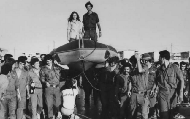 An IDF Navy soldier marries his girlfriend at his base, ahead of the Yom Kippur War, October 1973. (State Archives)