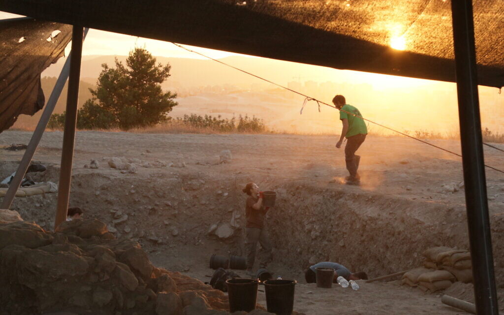 Work begins at the excavation site at Tel Azekah before dawn. (Shmuel Bar-Am)