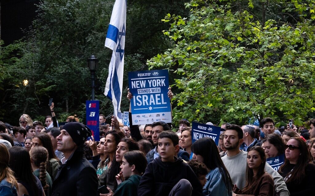 Thousands gather to rally for Israel in New York City on October 10, 2023. (Luke Tress via JTA)