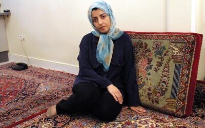 Iranian women's rights campaigner Narges Mohammadi is seen at her home in Tehran on September 4 2001. (Behrouz MEHRI / AFP)