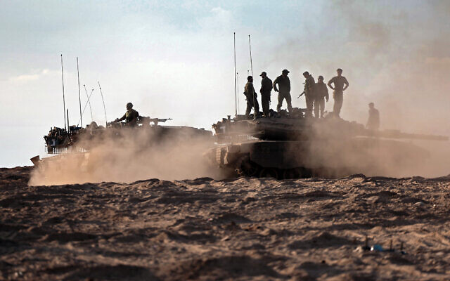 Israeli troops and tanks gather in a field near Kibbutz Be'eri in southern Israel on October 14, 2023. (Thomas COEX / AFP)