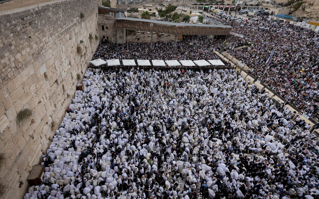 Worshipers hail ‘remedial’ priestly prayer in Jerusalem after Tel Aviv confrontation