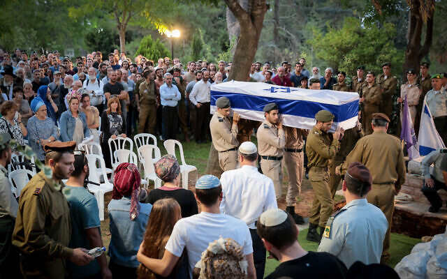 Family and friends attend the funeral of Cpl. Dvir Lisha at the Mount Herzl military cemetary in Jerusalem, October 8, 2023. (Noam Revkin Fenton/Flash90)