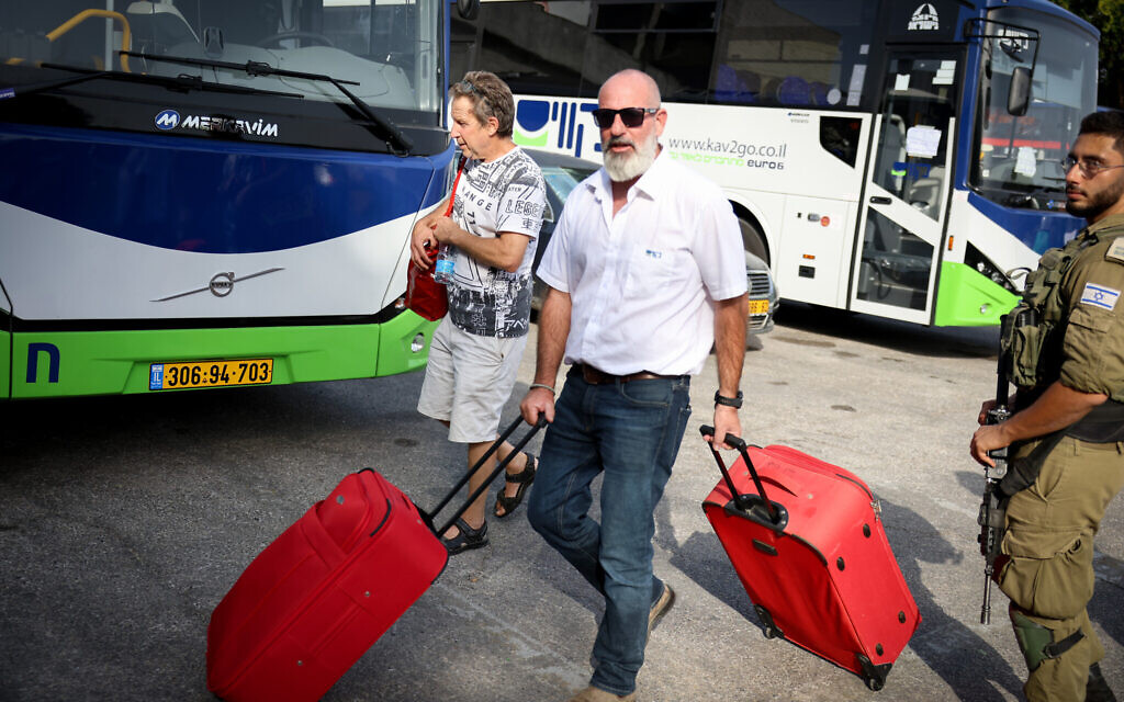 Residents of the northern Israeli town of Kiryat Shmona leave amid orders to evacuate, due to threats on Israel's northern border from Lebanon, October 22, 2023. (David Cohen/Flash90)