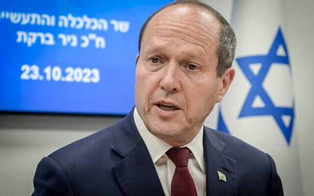 Economy Minister Nir Barkat seen during a meeting with heads of the business sector in Israel in Tel Aviv, October 23, 2023.  (Avshalom Sassoni/Flash90)