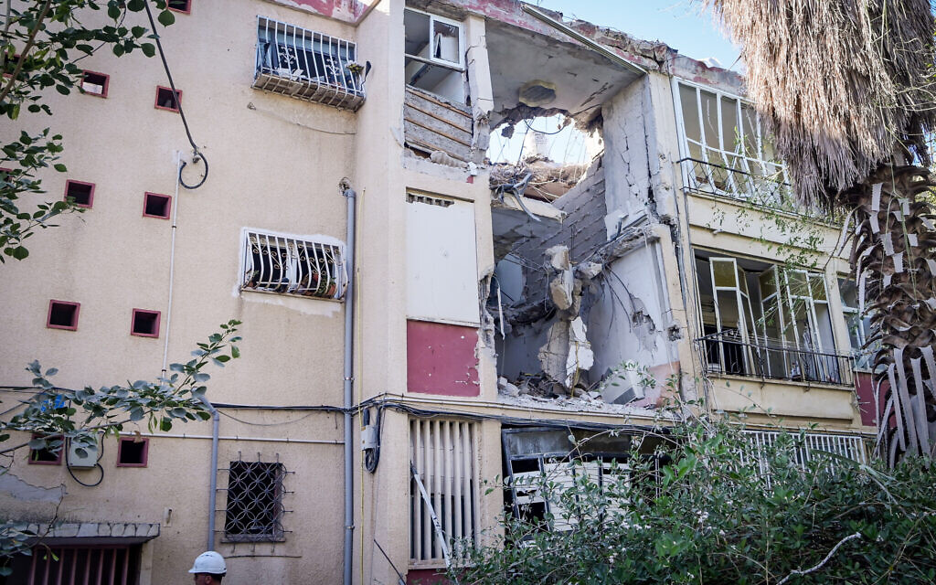 The site where a rocket fired from the Gaza Strip hit a building in Rishon Lezion a day earlier, October 26, 2023. (Avshalom Sassoni/Flash90)