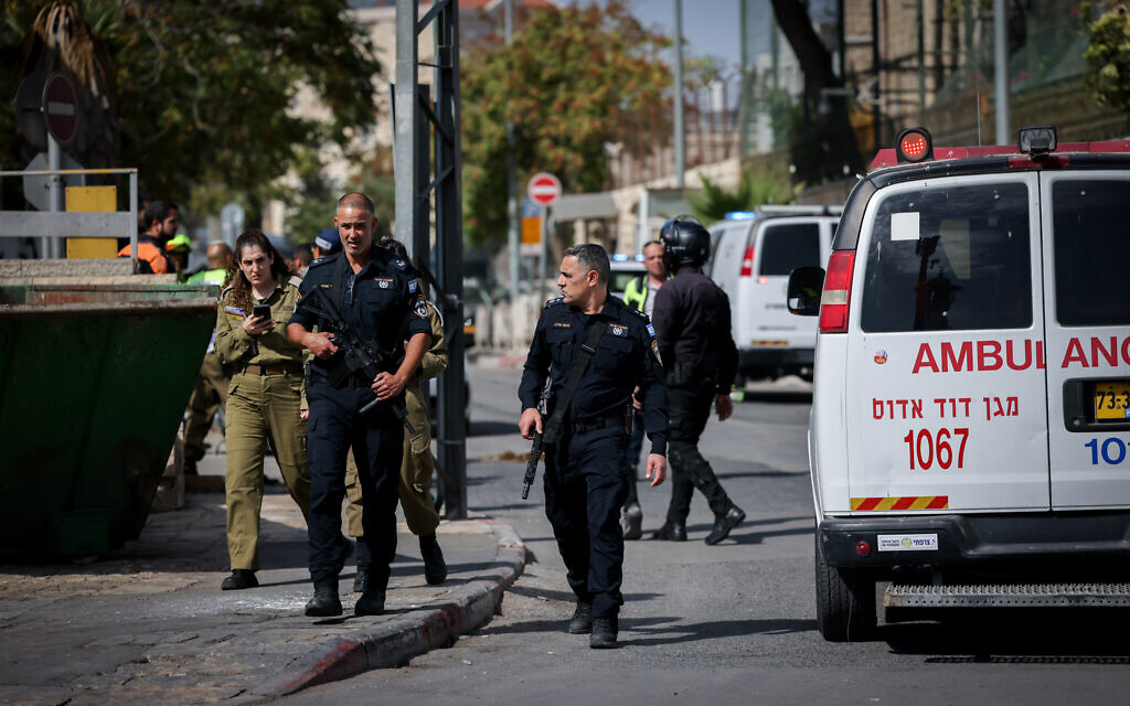 Police and medics at the scene of a stabbing attacking that seriously injured a Border Police officer by the Jerusalem light rail, October 30, 2023. (Yonatan Sindel/FLASH90)