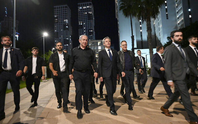 Prime Minister Benjamin Netanyahu (center left) and Secretary of State Antony Blinken in Tel Aviv after talks on October 16, 2023 ((Haim Zach / GPO)