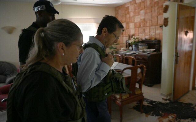 President Isaac Herzog tours a bloodstained home in Kibbutz Be'eri on October 15, 2023 (Haim Zach/GPO)