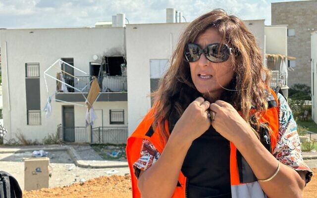 Ayelet Shmuel, near a home hit last week by a Hamas rocket, in Sderot on October 15, 2023 (Carrie Keller-Lynn/Times of Israel)