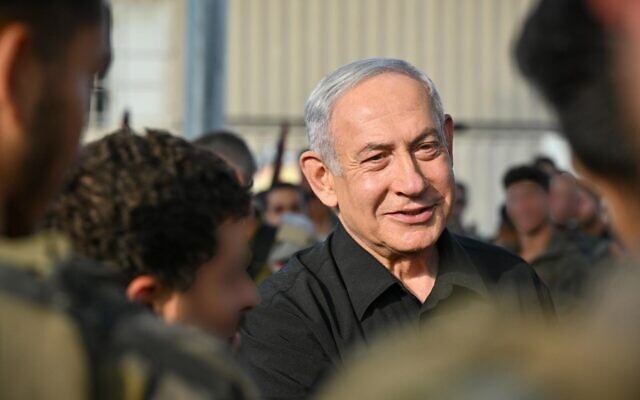 Prime Minister Benjamin Netanyahu with troops in southern Israel on October 24, 2023. (Kobi Gidon/GPO)